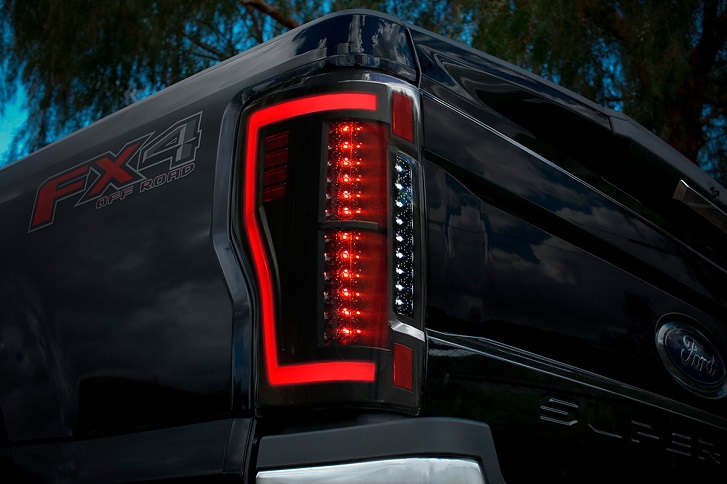 How to Properly Replace Your Car’s Tail Lights